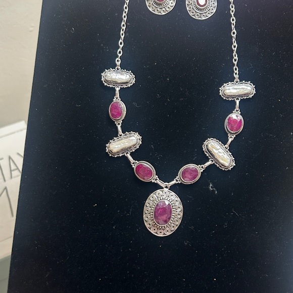 Vintage artisan crafted silver Ruby and natural pearl necklace and earring - Picture 8 of 10